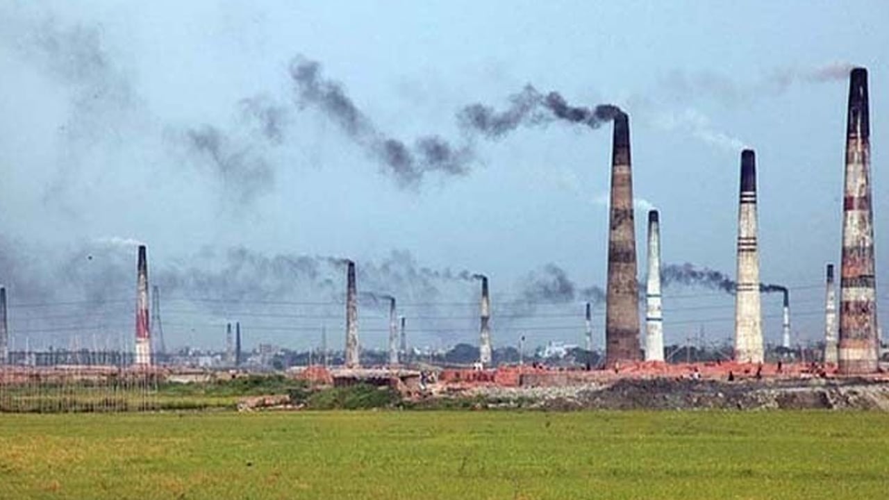 ভ্রাম্যমান আদালতের অভিযানে ৪ ইটভাটাকে ২০ লাখ টাকা জ‌রিমানা