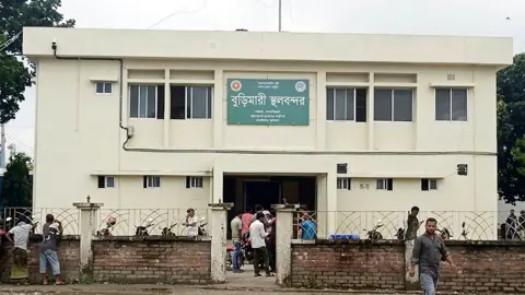 পূজায় বুড়িমারী স্থলবন্দর এক সপ্তাহ বন্ধ থাকবে 
