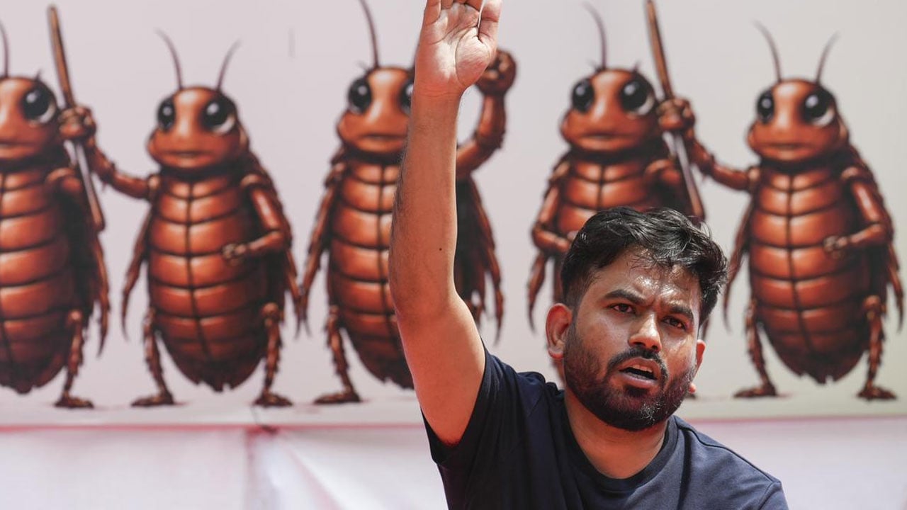 ‘বিশ্বাসঘাতকতা’ করছে বিজেপি সরকার, ফের রাস্তায় নামছে ককরোচ পার্টি
