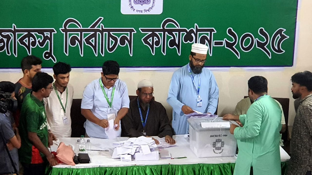 জাকসু নির্বাচনের ভোট গণনা চলছে