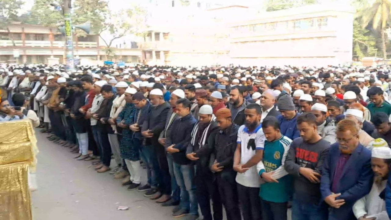 চাঁদপুরে খালেদা জিয়ার গায়েবানা জানাজায় মানুষের ঢল