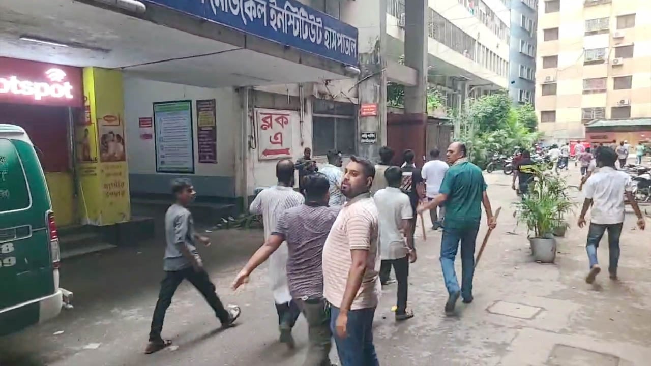 হাসপাতালে আহত শিবির ও ছাত্রশক্তি নেতাদের ওপর ছাত্রদলের হামলা