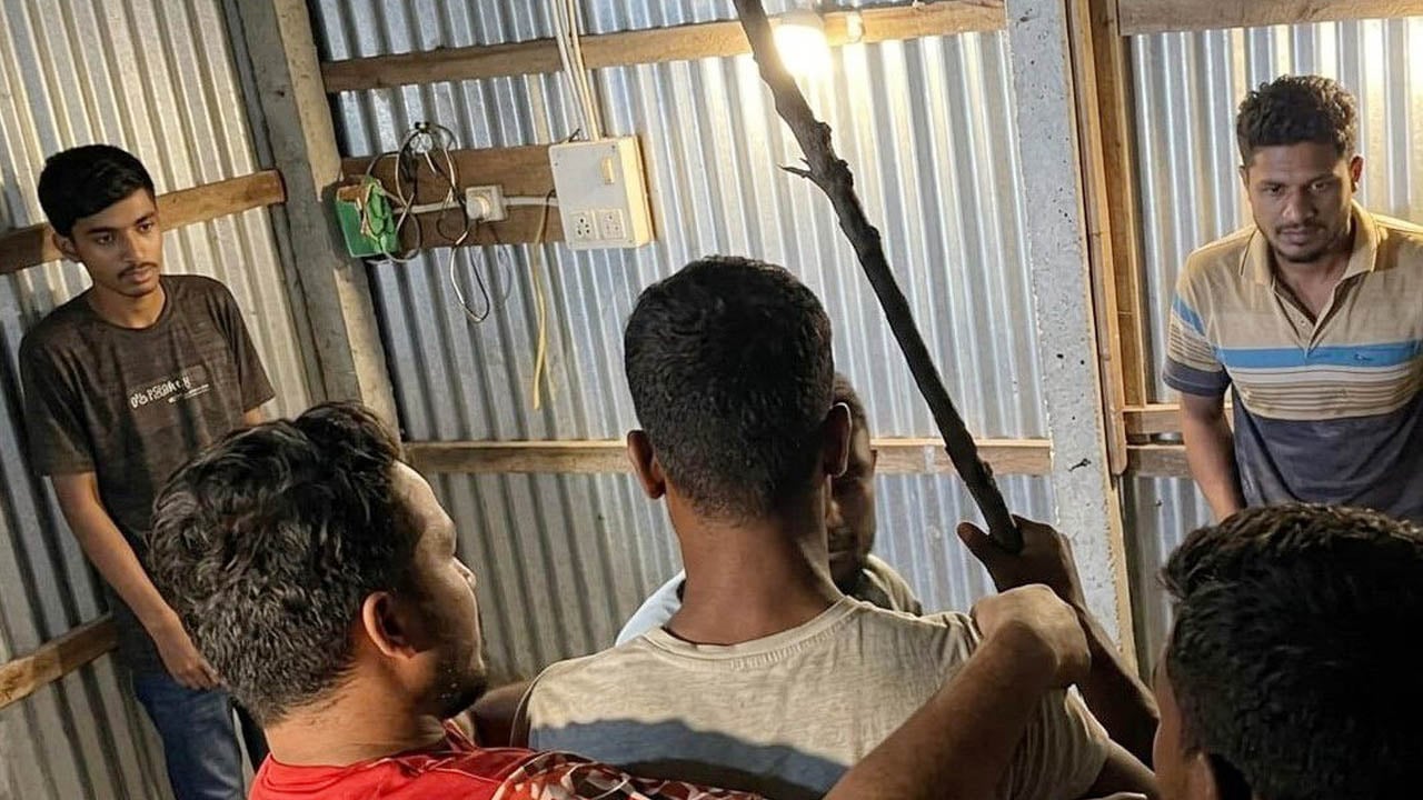 ছাত্রদলের দুই নেতাকে ইয়াবাসহ আটক, গণধোলাইয়ের পর পুলিশে সোপর্দ