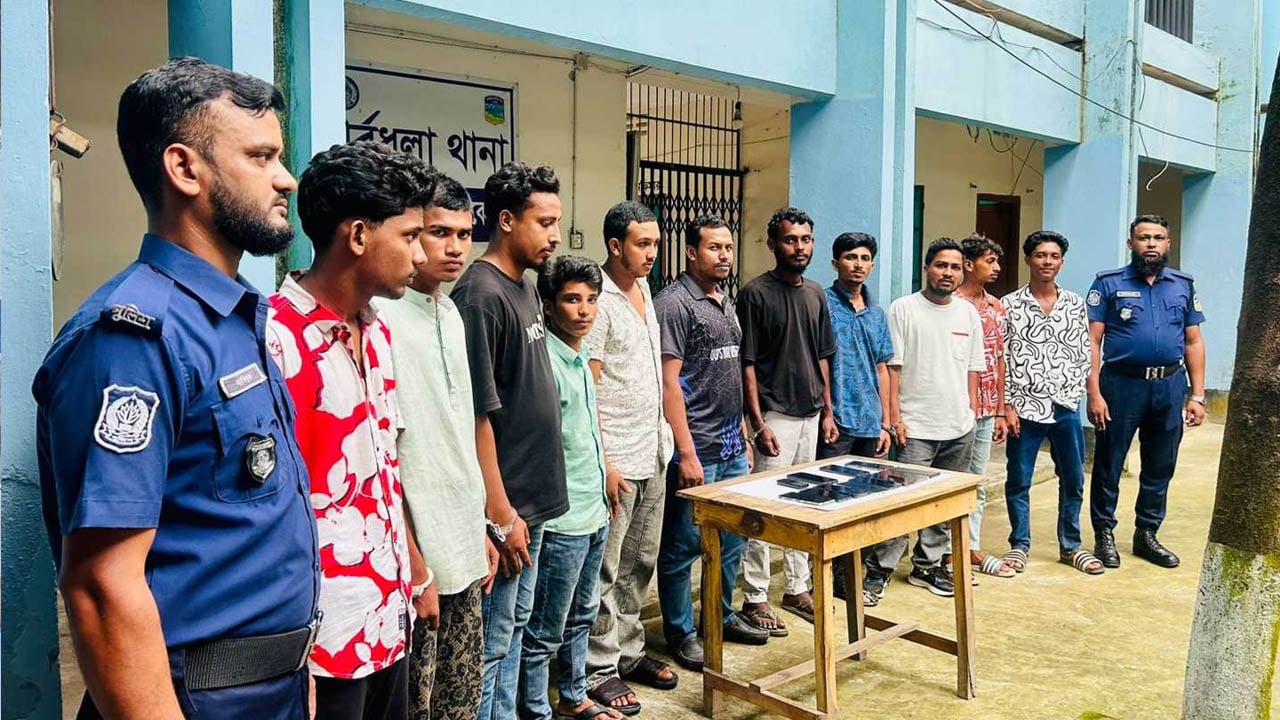পূর্বধলায় নিষিদ্ধ ঘোষিত ছাত্রলীগের ১৪ নেতা-কর্মী আটক
