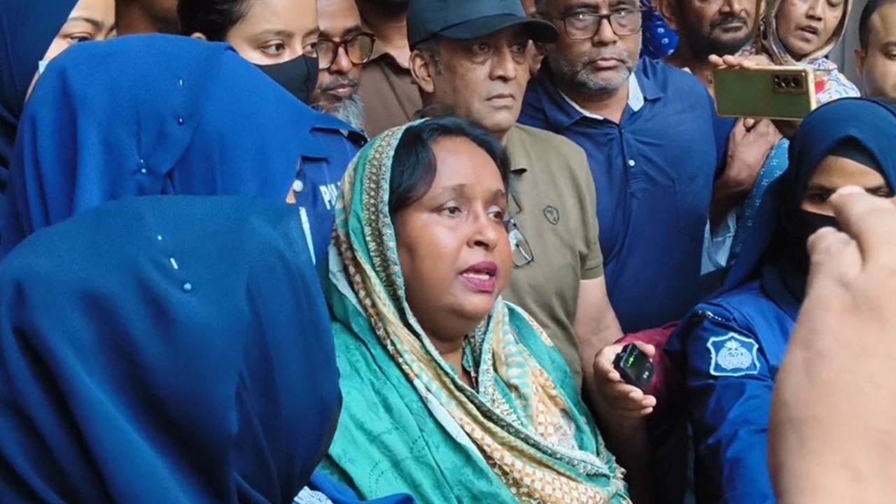 আদালতে হাজিরা দিলেন সাবেক মেয়র আইভী