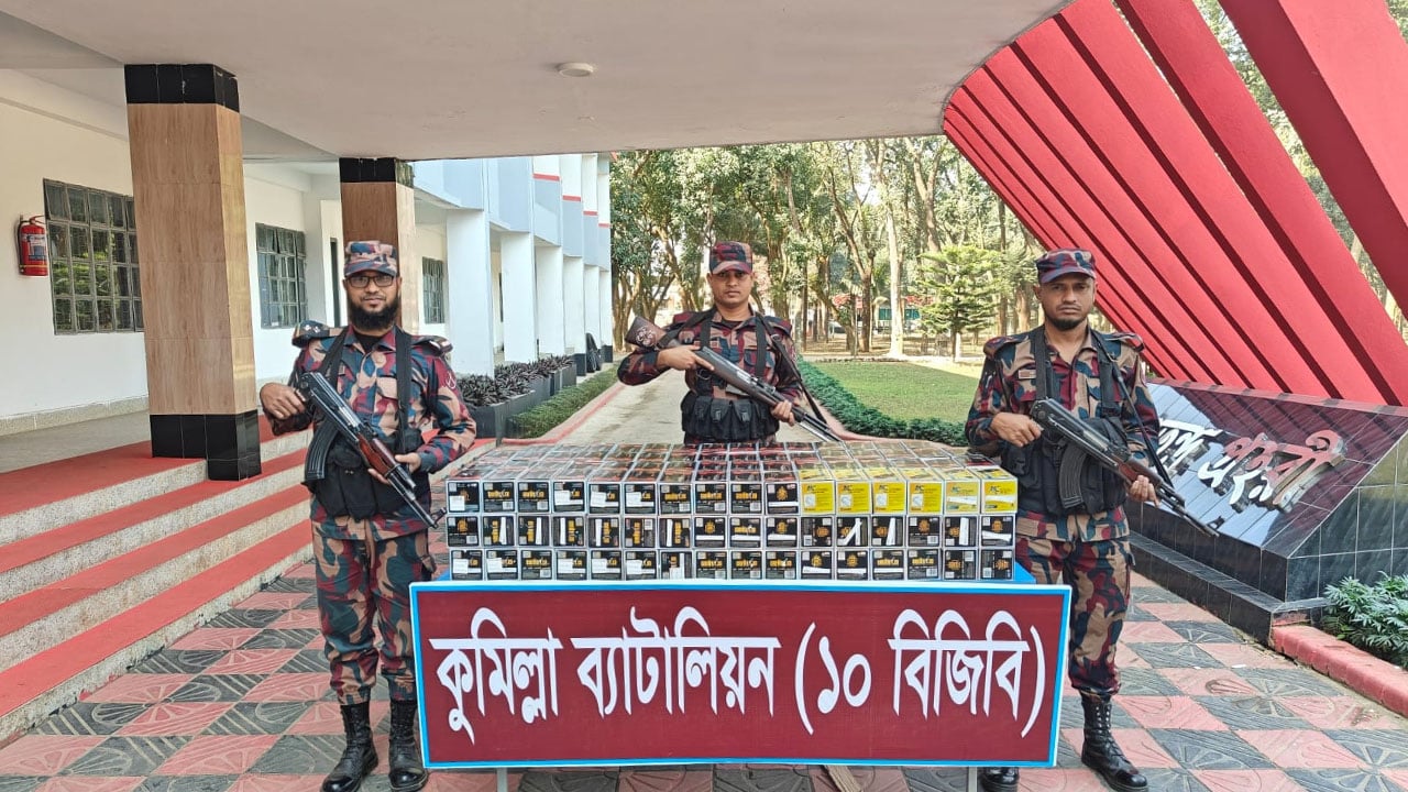 কোটি টাকার অবৈধ ভারতীয় মোবাইল ফোনের ডিসপ্লে উদ্ধার