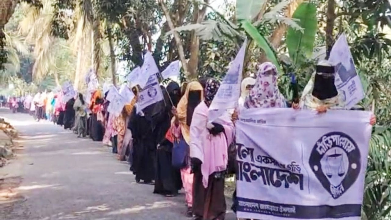 দাঁড়িপাল্লার সমর্থনে নলডাঙ্গায় মহিলা জামায়াতের বিশাল পথযাত্রা