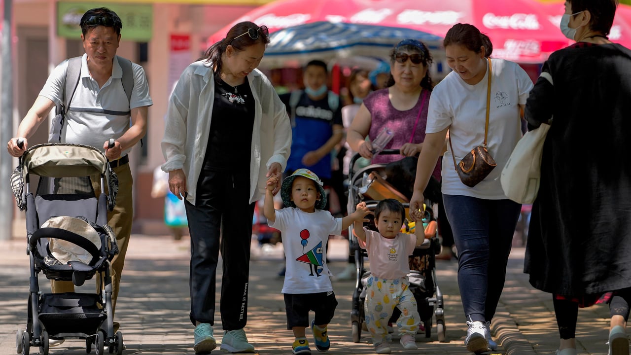 জন্মহার বাড়াতে চীনে নেওয়া হচ্ছে অভিনব সব উদ্যোগ