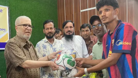 সার কালোবাজারি করলে দলীয় পরিচয়েও রেহাই নয়: বিএনপি এমপি