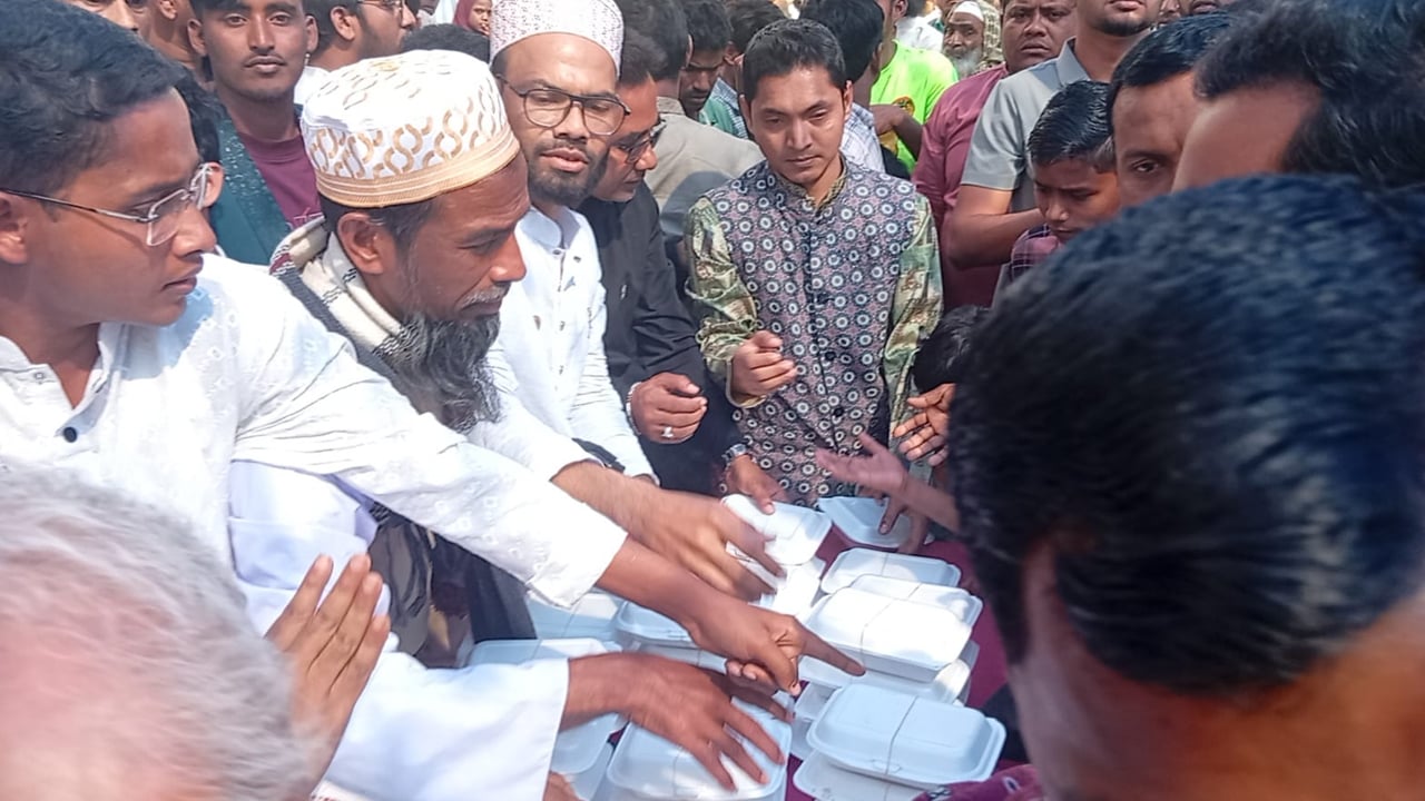 ধানের শীষ বিজয়ে সমর্থকের মানত পূরণ, দুই গরু দিয়ে গণভোজ