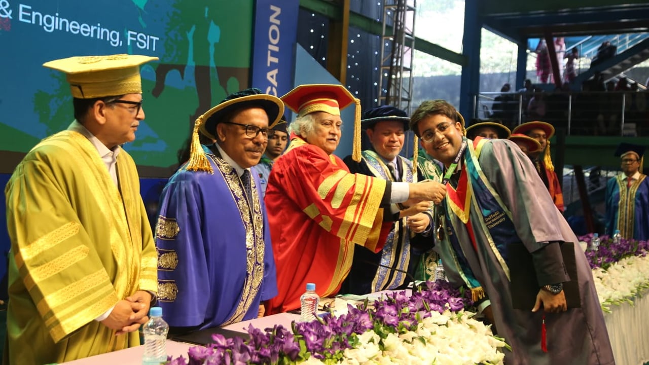 ড্যাফোডিল ইন্টারন্যাশনাল ইউনিভার্সিটির ১৩তম সমাবর্তন উদযাপন