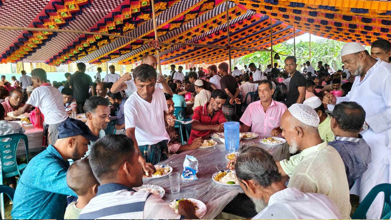 মৃত্যুর আগেই ‘চল্লিশা’, ৫ হাজার অসহায়কে ভোজ করালেন দম্পতি
