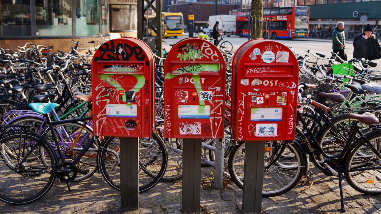 ৪০০ বছরের ইতিহাসের ইতি টানছে ডেনিশ ডাক বিভাগ