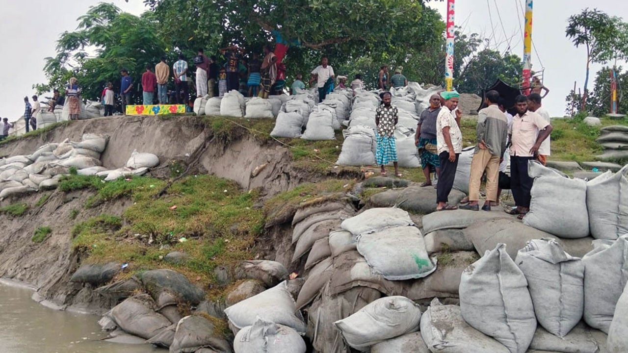 ধুনটে যমুনার ভয়াবহ ভাঙন, জনমনে আতঙ্ক