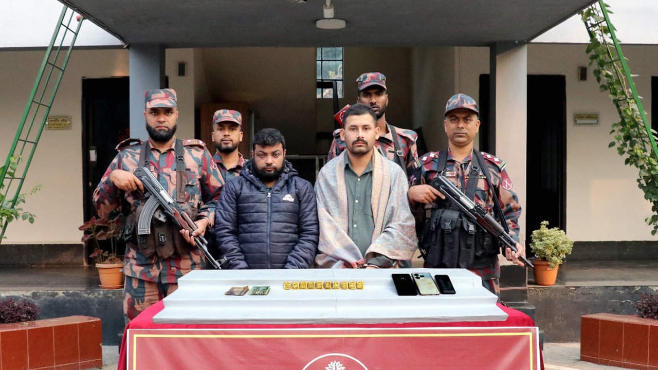 যশোরে দুই কোটি টাকার সোনার বার উদ্ধার, আটক ২