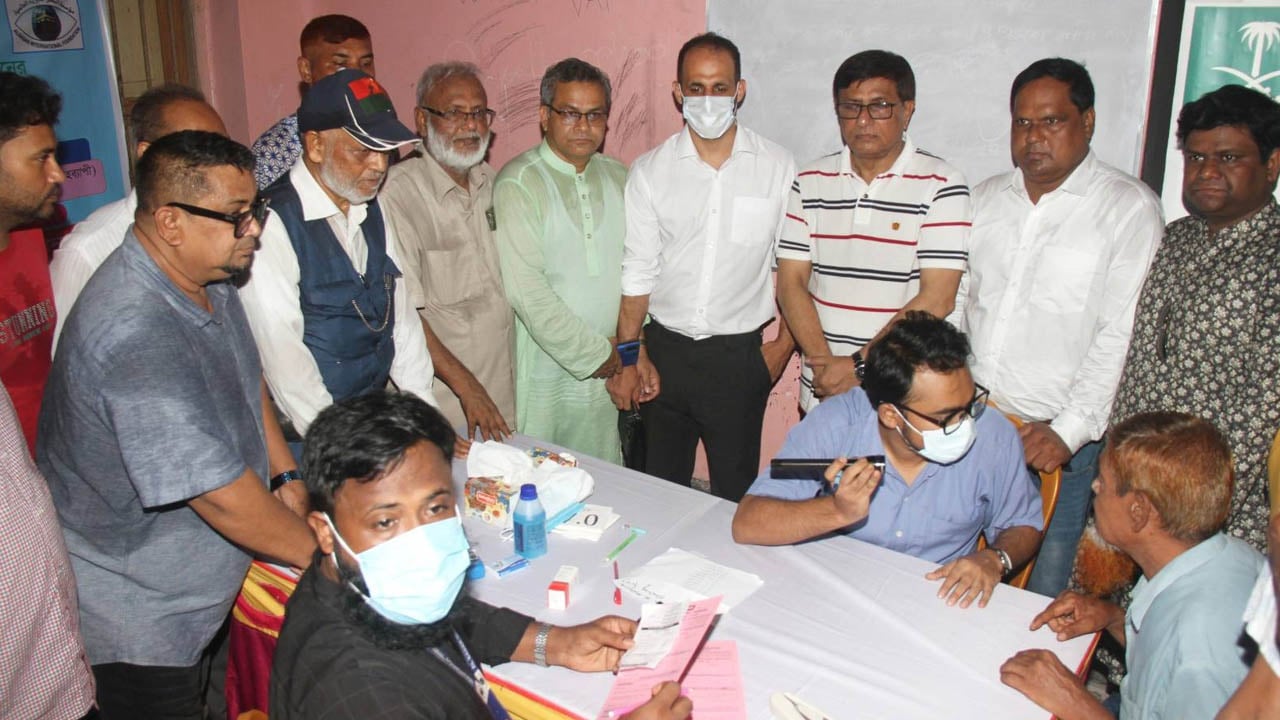 বগুড়ায় বিনামূল্যে চক্ষু চিকিৎসা পেলেন ৫ হাজার মানুষ
