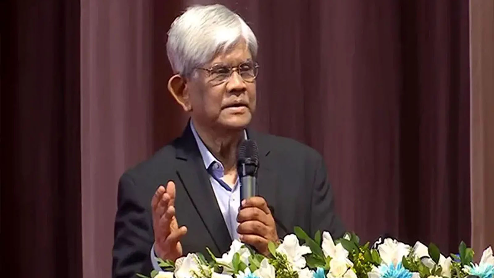 ব্যাংকে আমানতের নিশ্চয়তা আছে, টাকা খোয়া যাবে না: অর্থ উপদেষ্টা