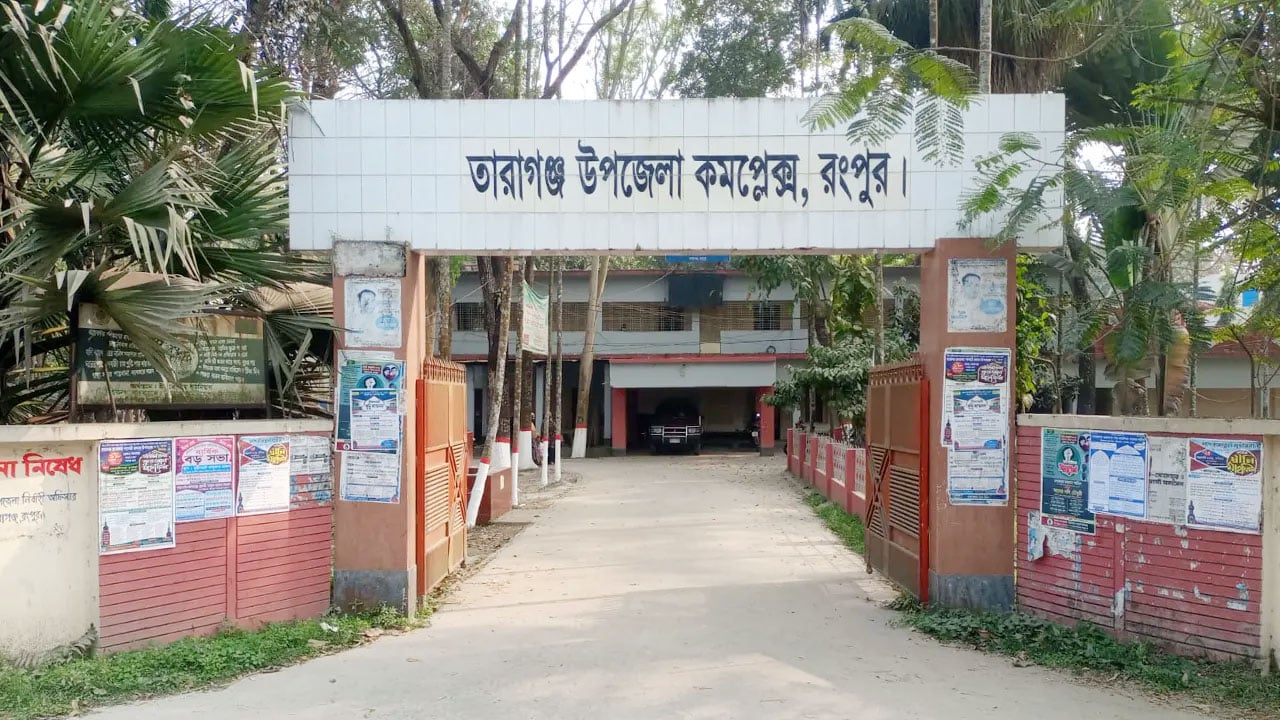 তারাগঞ্জে ভোট কর্মকর্তাদের টাকা কর্তন নিয়ে তীব্র বিতর্ক