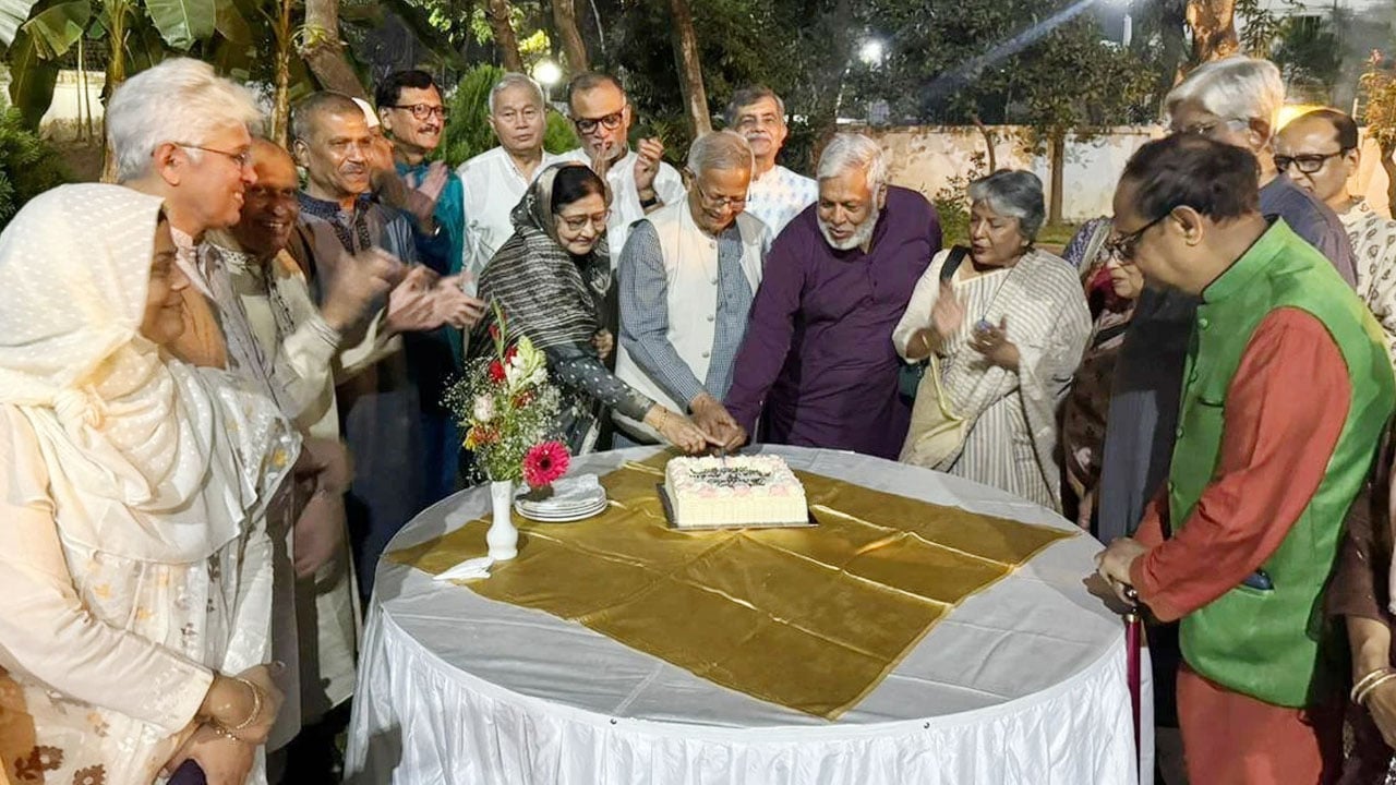 ড. ফাওজুল কবিরের বাসায় সাবেক উপদেষ্টাদের মিলনমেলা