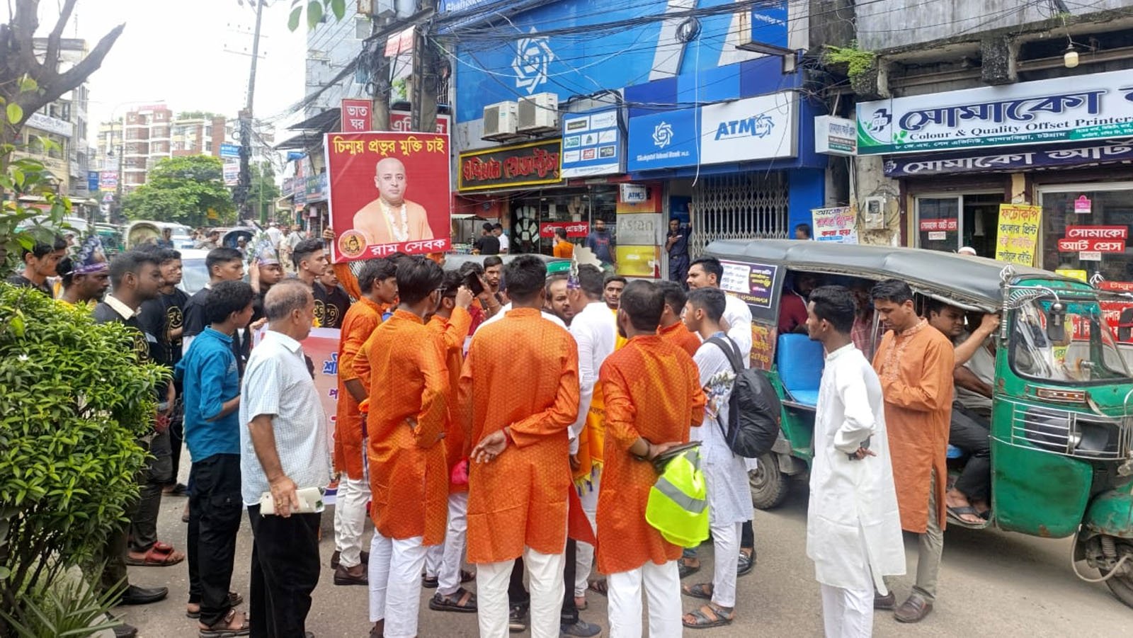 ইসকনের মিছিলে চিন্ময়ের মুক্তি দাবি, আটক ৬