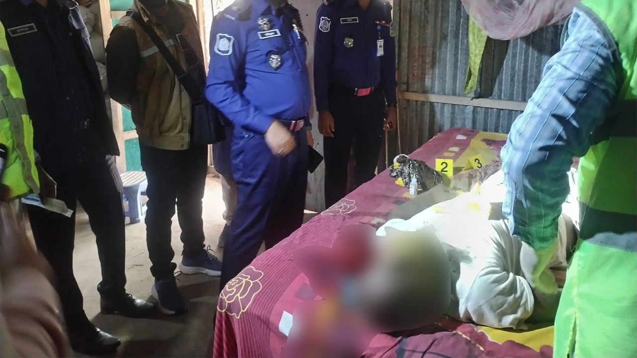 নিজ ঘরের বিছানায় হাত-মুখ বাঁধা কৃষকের গলাকাটা লাশ