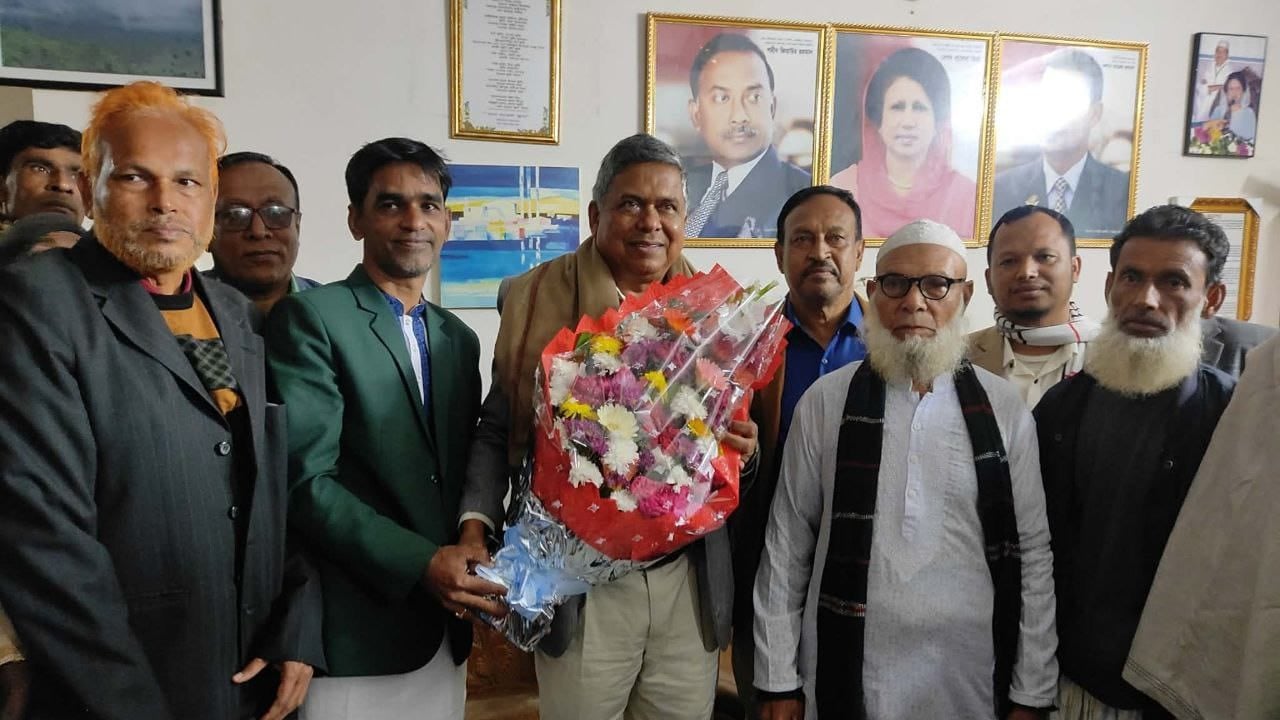 শ্রীপুরে দুই শতাধিক নারী-পুরুষের বিএনপিতে যোগদান