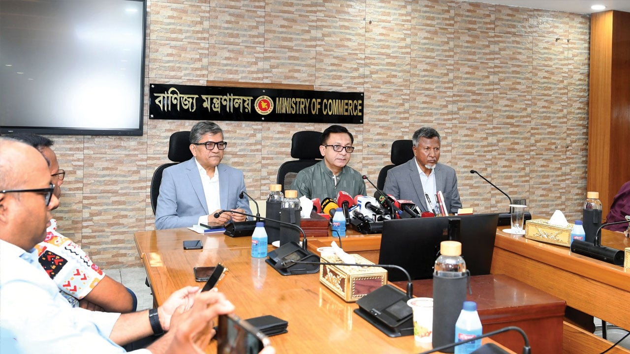 বাজারে চালের দাম ও সরবরাহ পরিস্থিতি স্থিতিশীল: বাণিজ্যমন্ত্রী