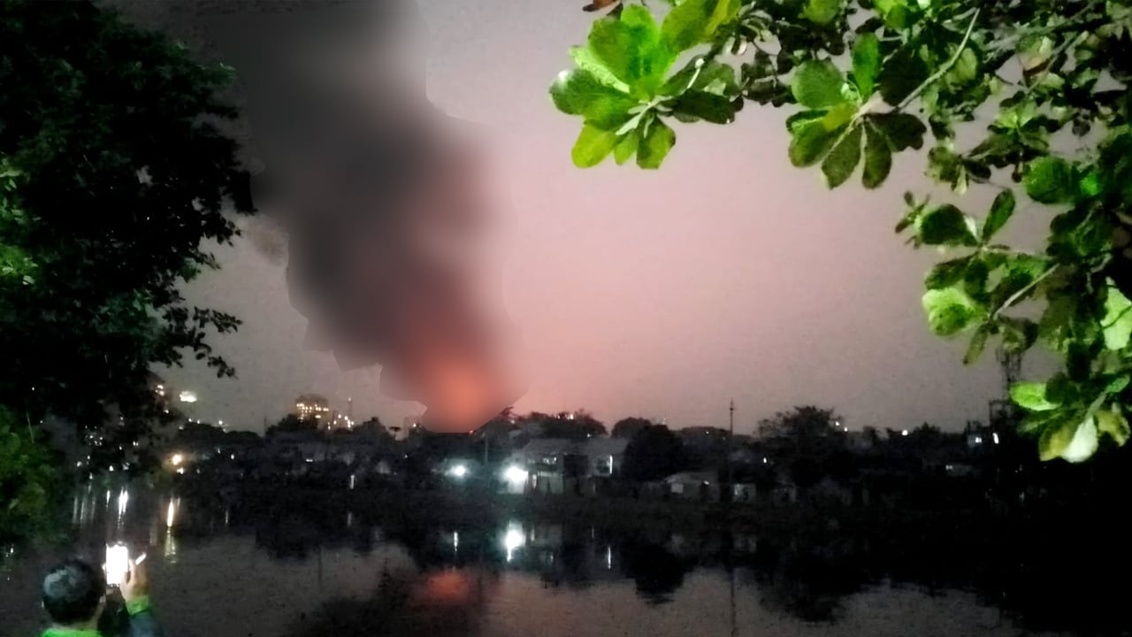 কড়াইল বস্তিতে আগুন, নিয়ন্ত্রণে ৭ ইউনিট