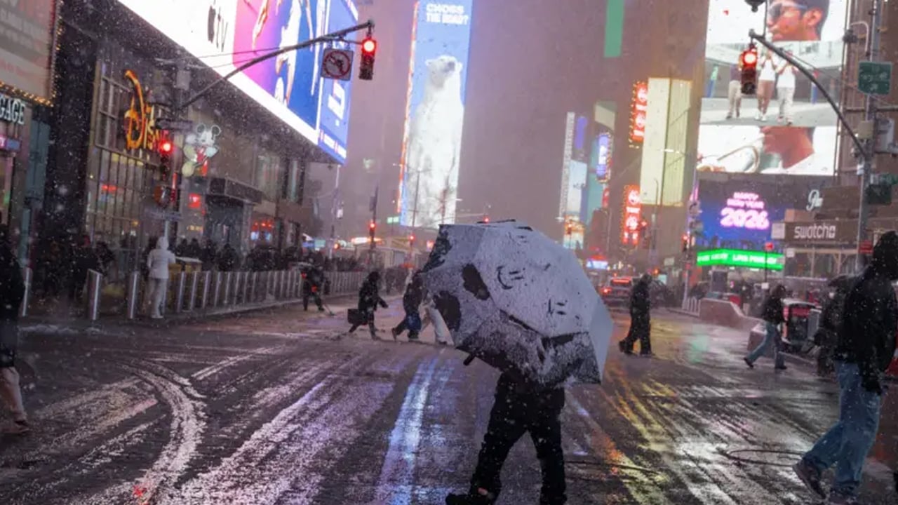 তুষারঝড়ে বিপর্যস্ত যুক্তরাষ্ট্র, ৫ হাজারের বেশি ফ্লাইট বাতিল