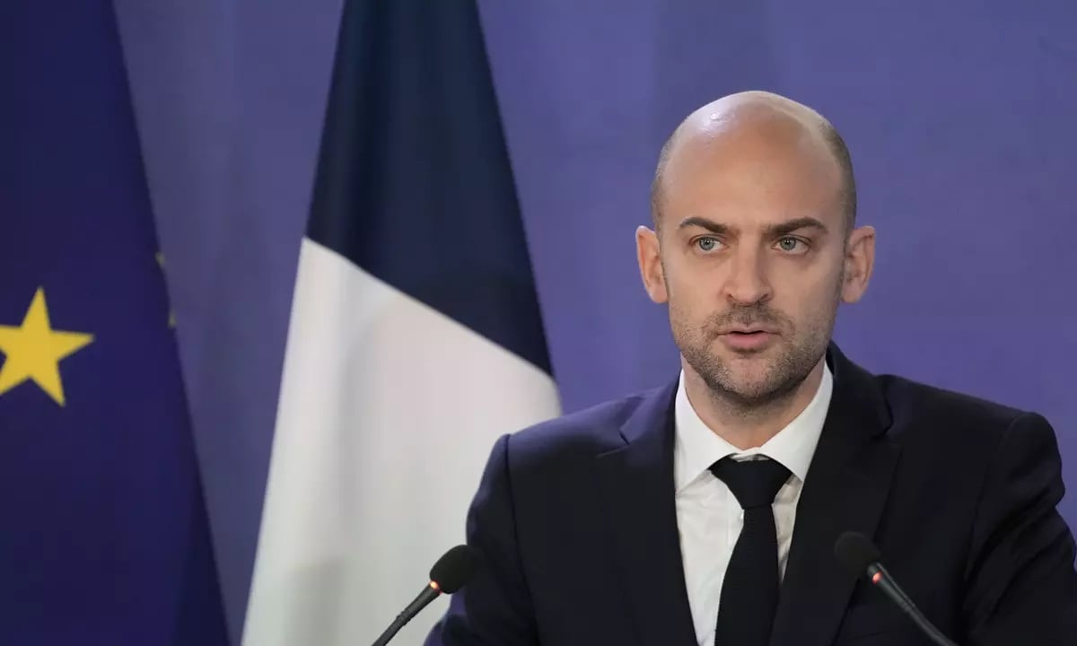 ইরানের বিরুদ্ধে উপসাগরীয় দেশ রক্ষায় ‘প্রস্তুত’ ফ্রান্স