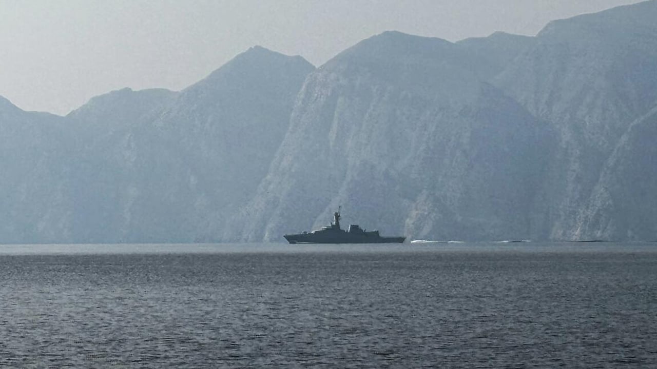 উপসাগরে মার্কিন জাহাজ ঢুকলে ডুবিয়ে দেওয়ার হুঁশিয়ারি ইরানের