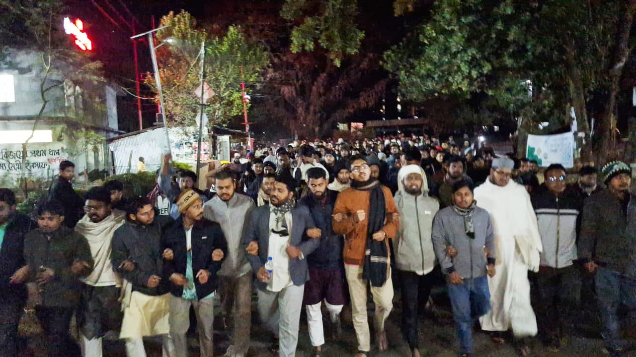 হাদি হত্যার দ্রুত বিচারের দাবিতে চবি শিবিরের বিক্ষোভ