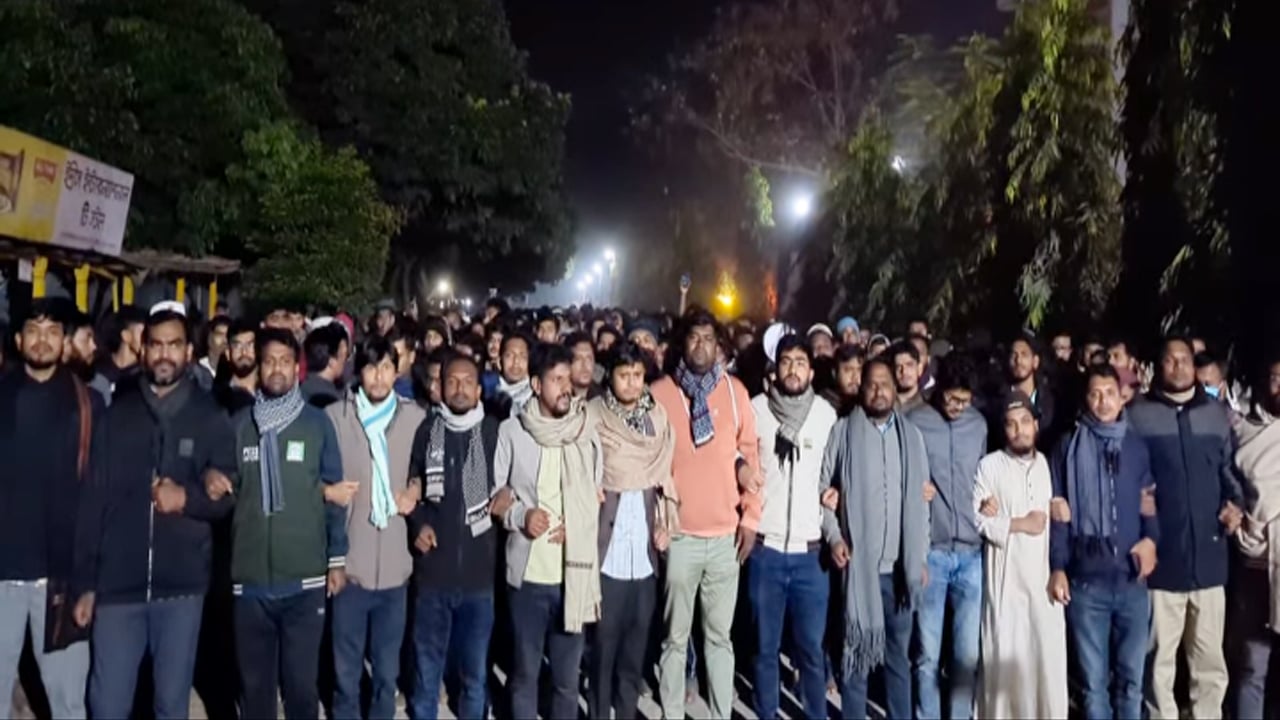 ওসমান হাদির হত্যাকারীদের শাস্তির দাবিতে ইবিতে বিক্ষোভ