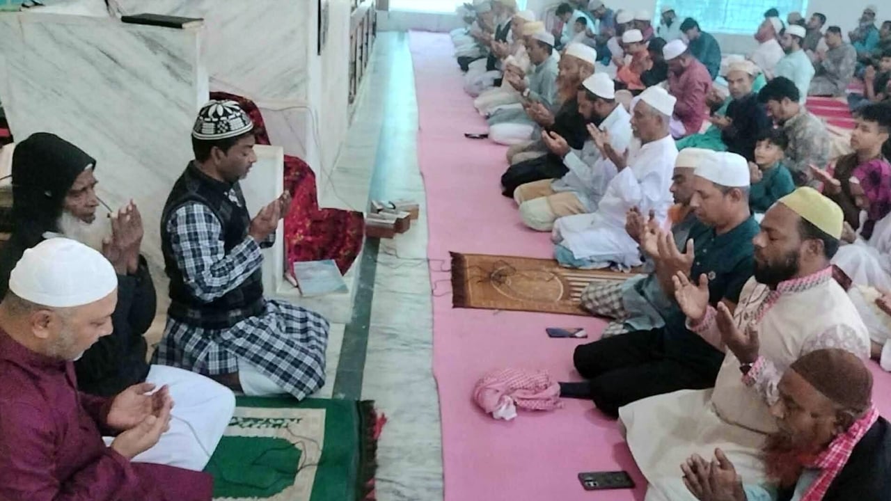 ওসমান হাদির হত্যাকারীদের বিচার দাবিতে বিক্ষোভ মিছিল ও দোয়া