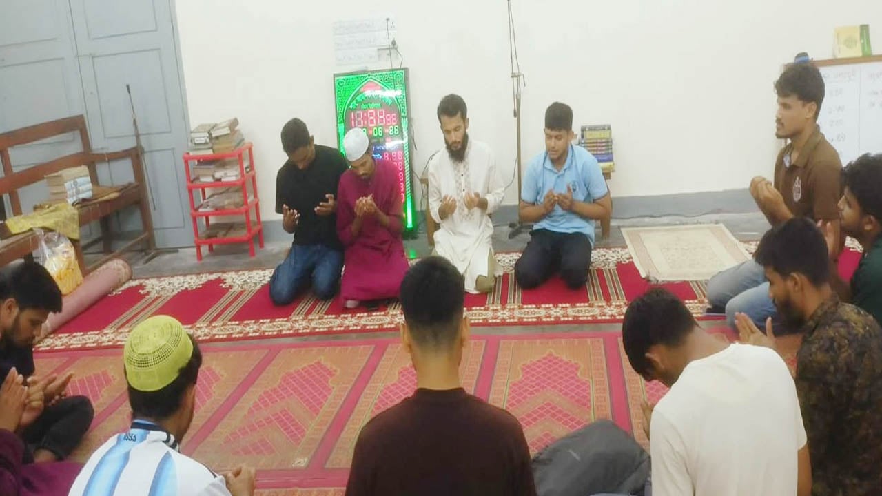 শহীদ ওমর ফারুক ত্রিপুরার শাহাদাতবার্ষিকীতে চবিতে দোয়া মাহফিল