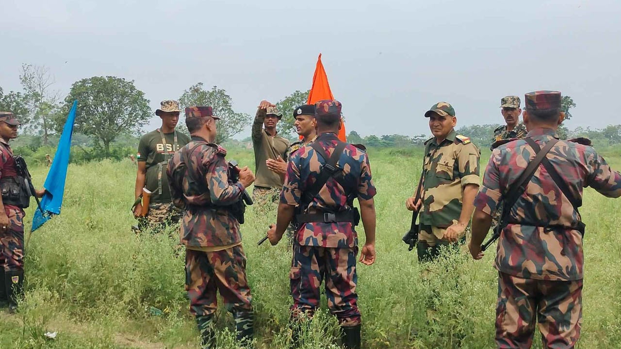 এক পা সরব না—শিবগঞ্জ সীমান্তে বিএসএফকে বিজিবির কঠোর হুঁশিয়ারি