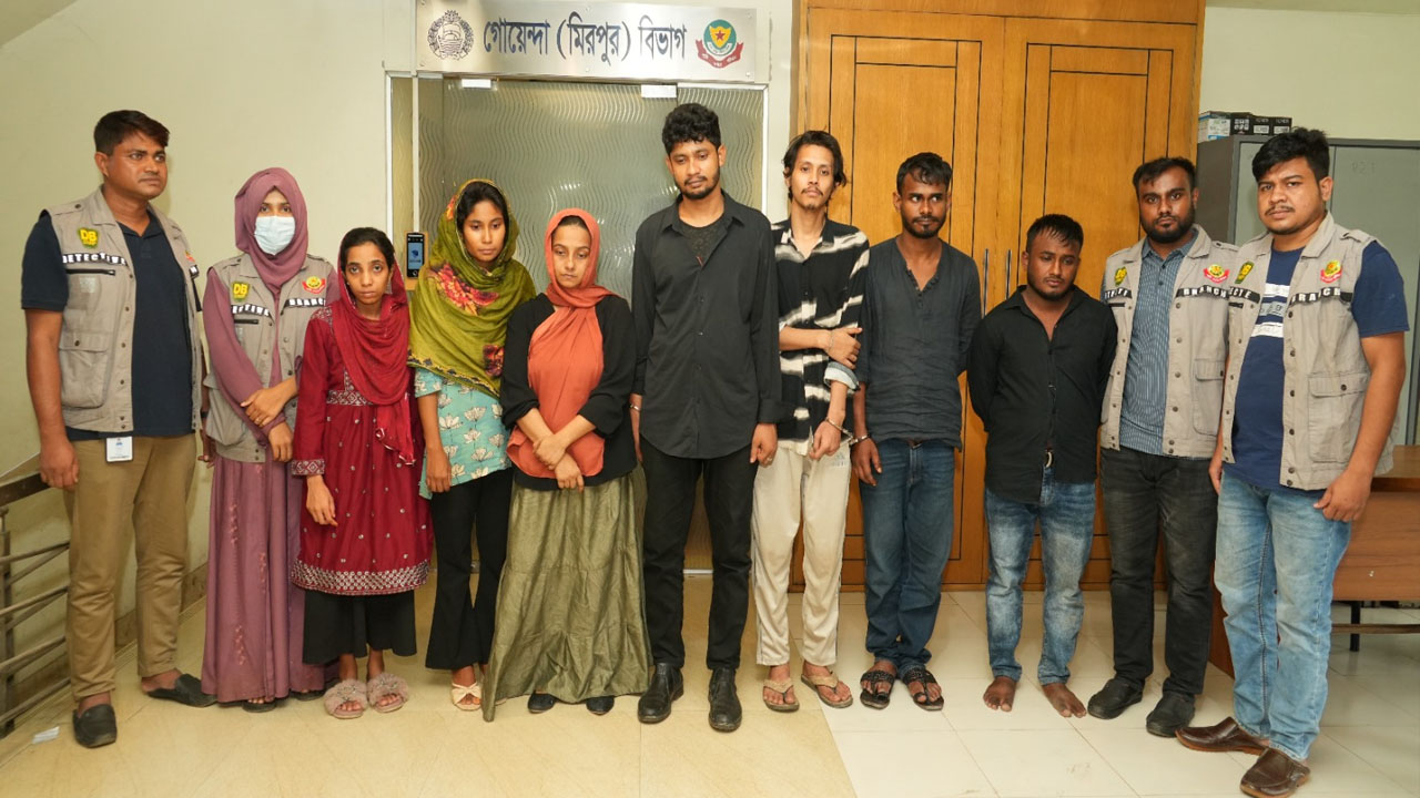 চাকরির প্রলোভনে প্রতারণার ঘটনায় গ্রেপ্তার ৭
