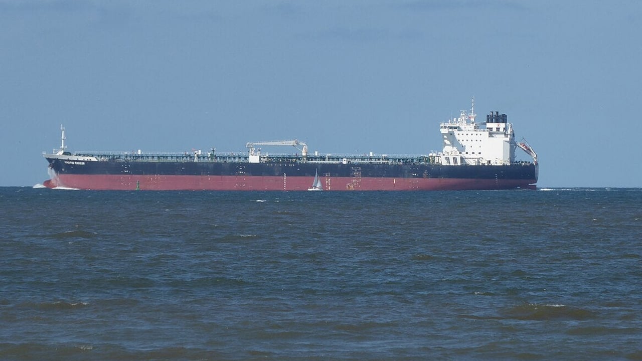 মার্শাল দ্বীপপুঞ্জের পতাকাবাহী তেল ট্যাংকারে হামলার দাবি ইরানের