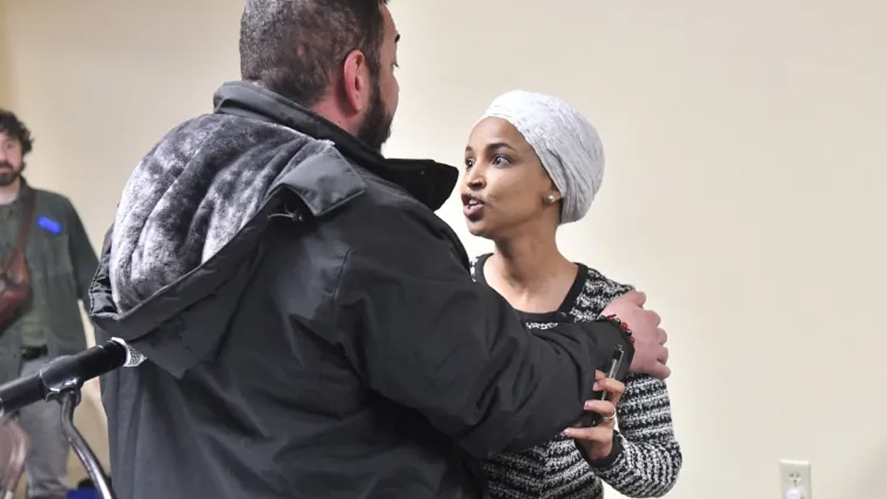 আইসিই বিলুপ্তির দাবির মাঝেই ইলহান ওমরের ওপর হামলা