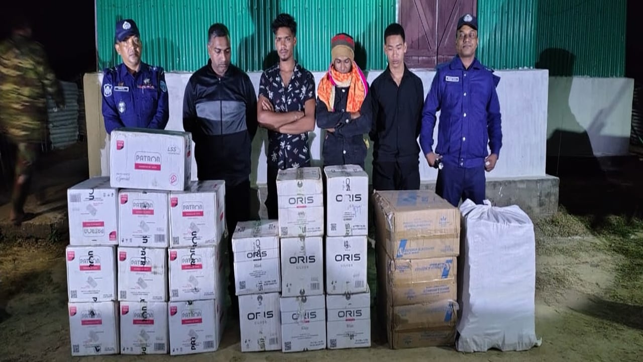 ২১ লাখ টাকার ভারতীয় সিগারেটসহ আটক ৪