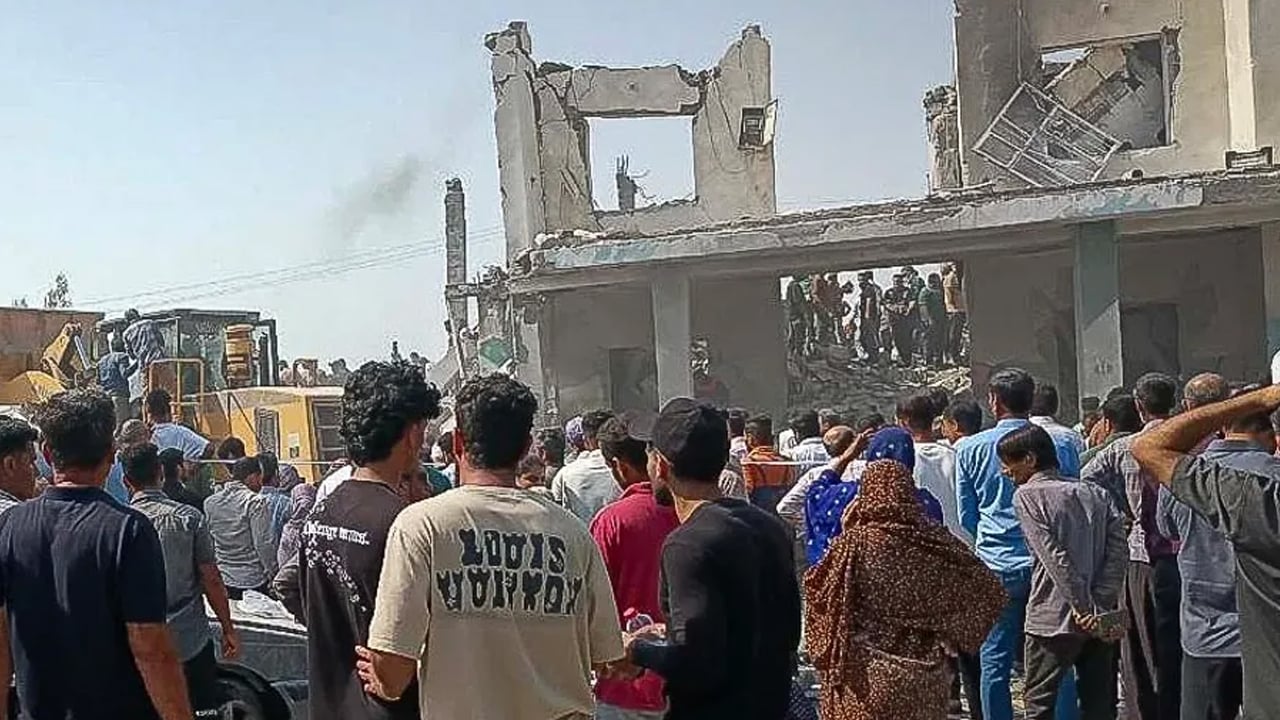 রেড ক্রিসেন্টের সঙ্গে যুক্ত ৬৫ স্কুলে হামলা, দাবি ইরানের