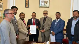 ইসলামী ব্যাংকের আমানত সুরক্ষায় ৮ দফা দাবি, লন্ডন হাইকমিশনে স্মারকলিপি
