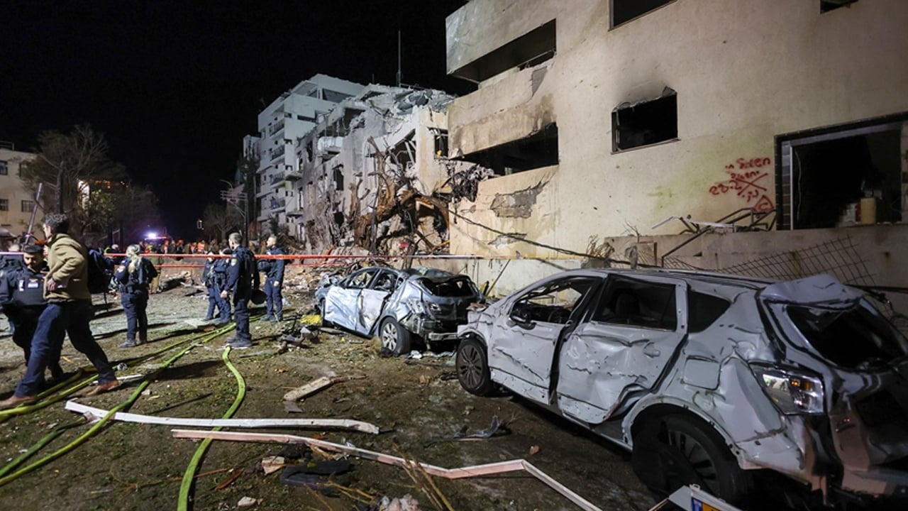 ইসরাইলে ইরানের ক্ষেপণাস্ত্র হামলা: ক্লাস্টার বোমার আঘাতে আহত ২