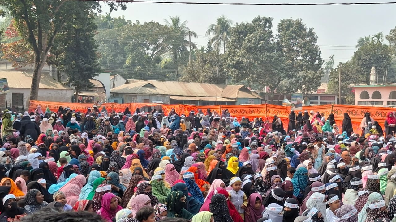 জামায়াত প্রার্থীর পক্ষে নারীদের মিছিল ও সমাবেশ