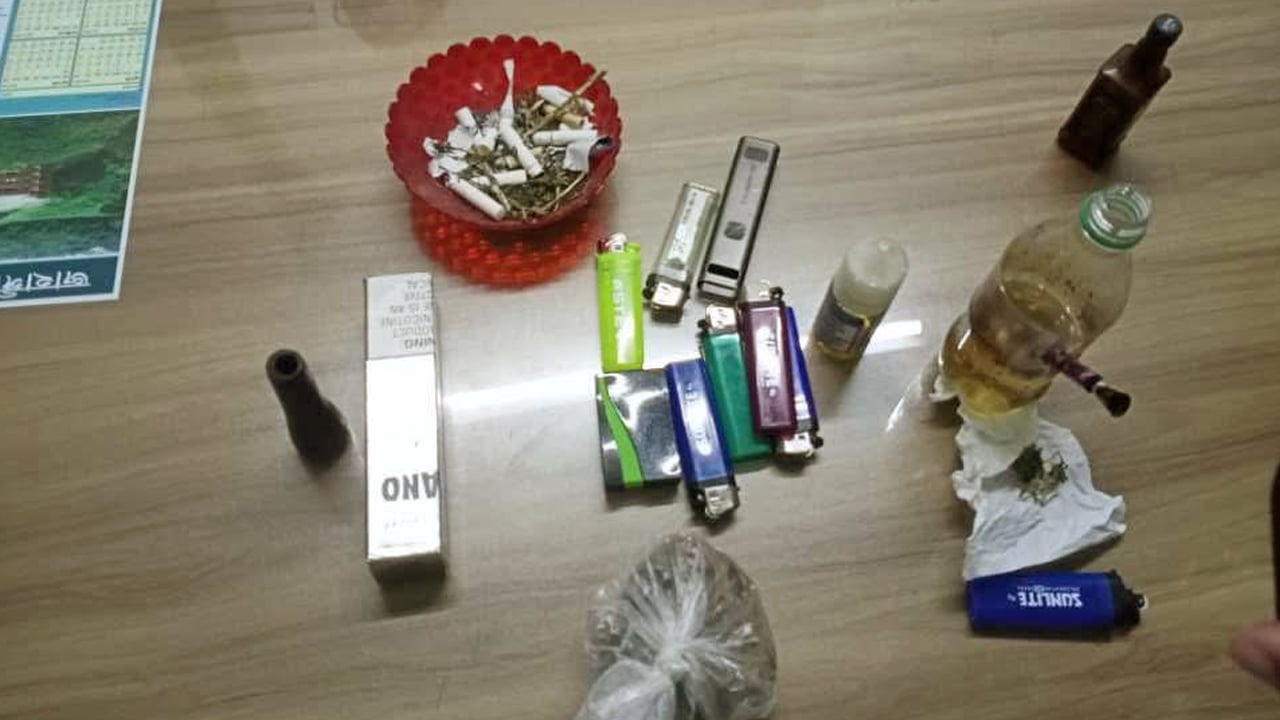 জাবির ছাত্রী হলে মাদকসহ শিক্ষার্থী আটক, তদন্ত কমিটি গঠন