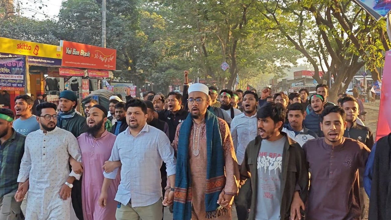 ওসমান হাদির ওপর গুলির ঘটনায় জাবিতে বিক্ষোভ