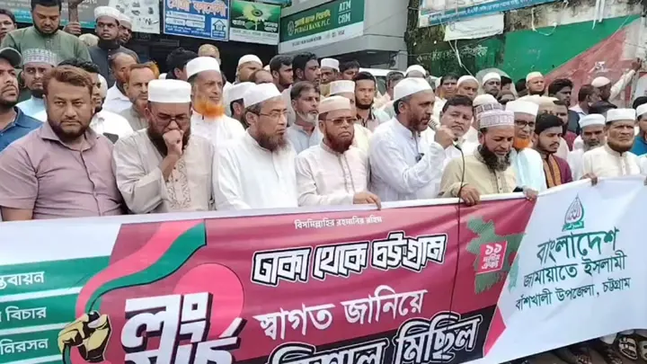 ‘প্রশাসনের চেয়ারে বসলে রাজনীতি ছাড়ুন’—জামায়াত নেতাদের হুঁশিয়ারি
