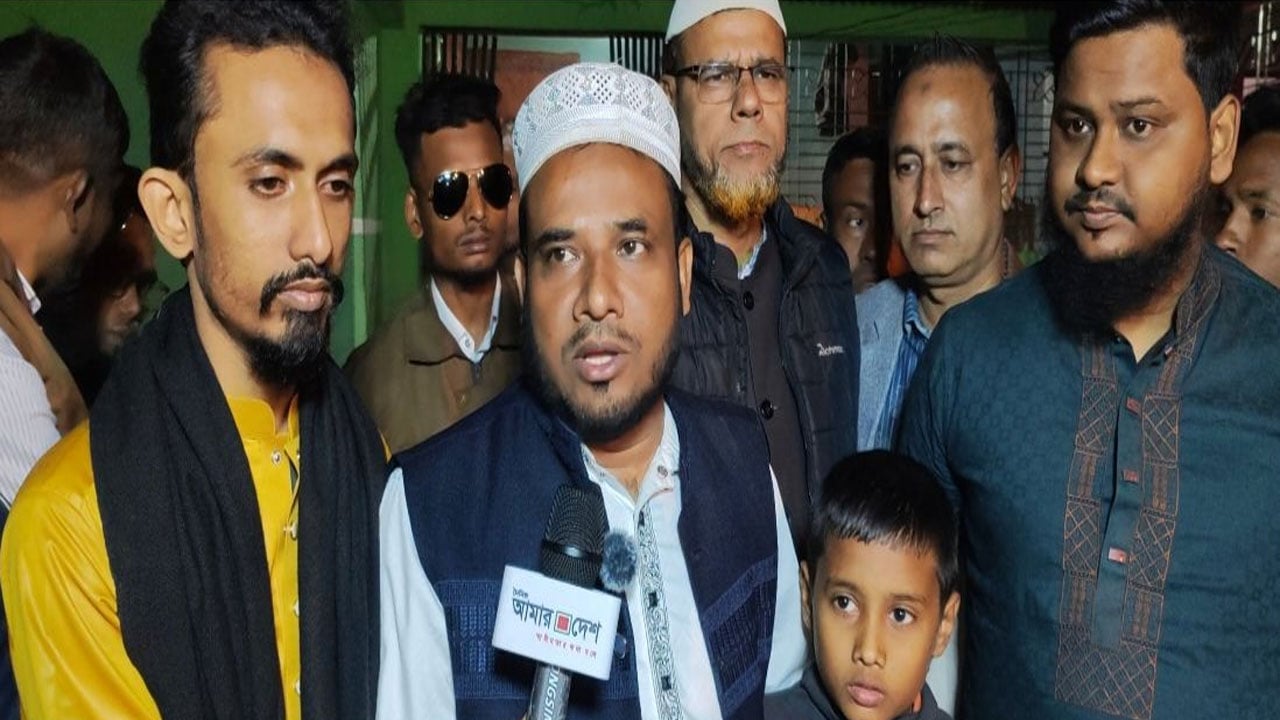 জামায়াতের মিছিলে কেন আইছত বলে শিশু সাজ্জাদকে বিএনপি কর্মীর লাথি