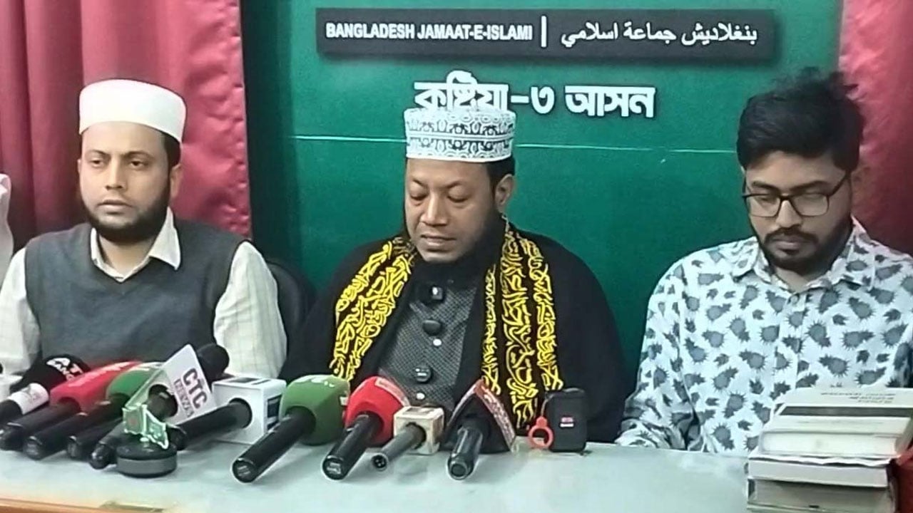 ফেসবুক পেজ অপসারণ নিয়ে আমির হামজার সংবাদ সম্মেলন