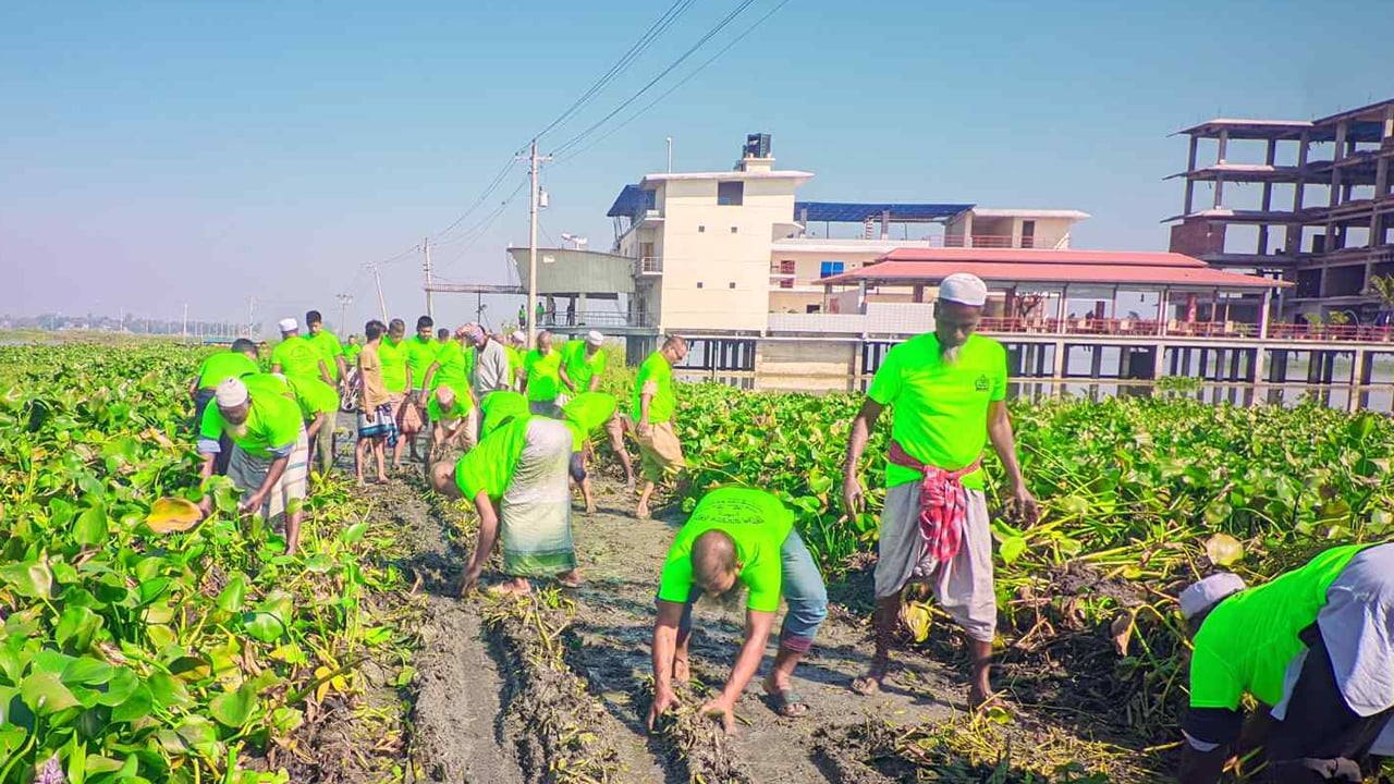 জামায়াত কর্মীদের পাটুল–খাজুরিয়া ৬ কিলোমিটার সংযোগ সড়ক পরিষ্কার
